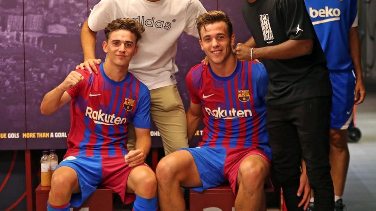 Nico González, en el vestuario del Barça.