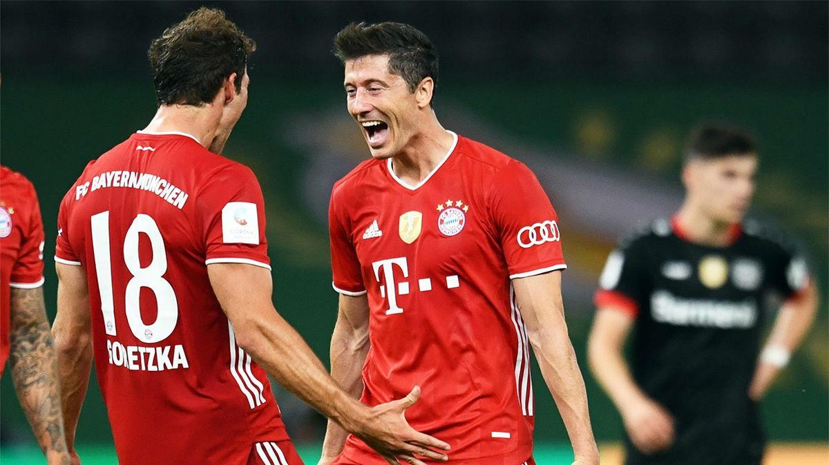 51 goles de Lewandowski, y Flick lo ve serio candidato al Balón de Oro