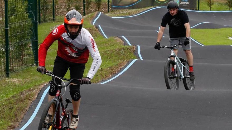 Pista de saltos o &quot;pump track&quot; inaugurada este año en Bueño.