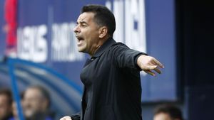 Míchel, el técnico del Girona, en el duelo contra Osasuna en El Sadar.