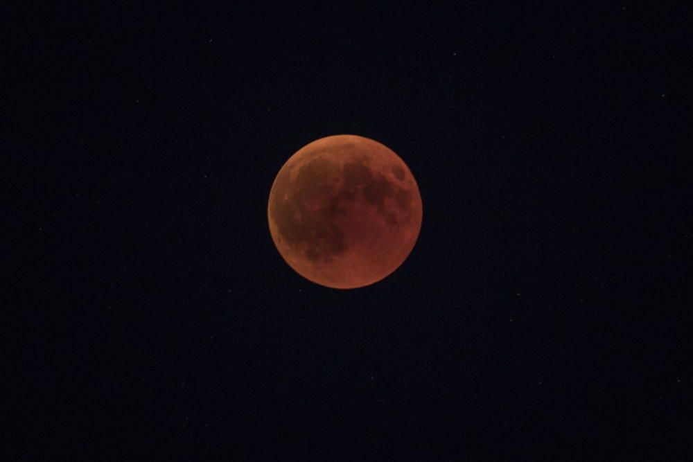 Así se ha visto el eclipse lunar en el mundo