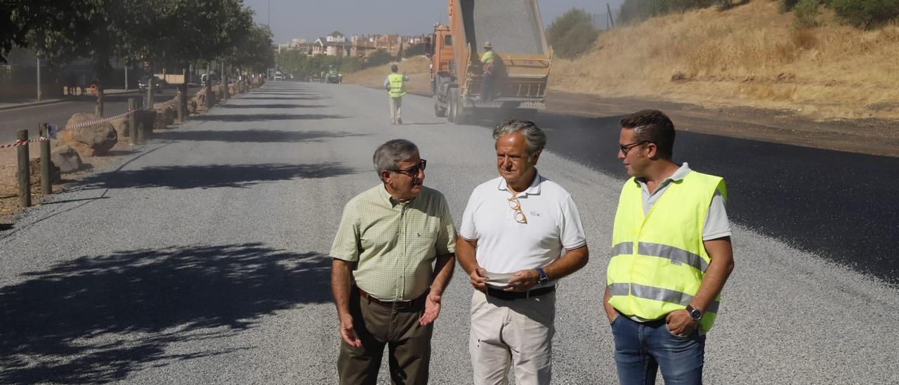 Trabajos de pavimentación en el aparcamiento gratuito de la Asomadilla.