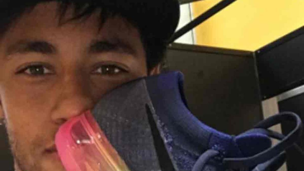 Neymar nos ha mostrado sus nuevos calcetines