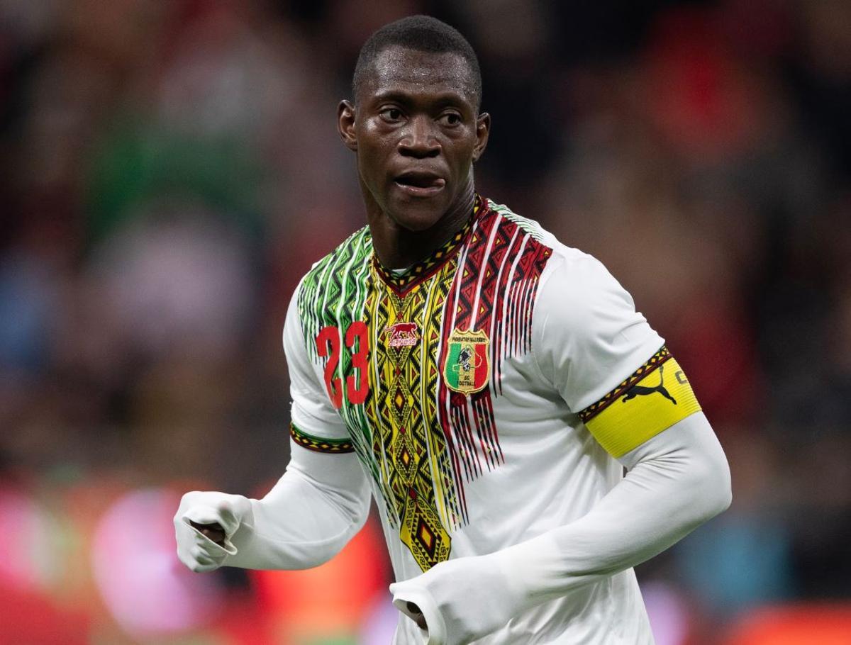 Dieng, con la camiseta de Mali