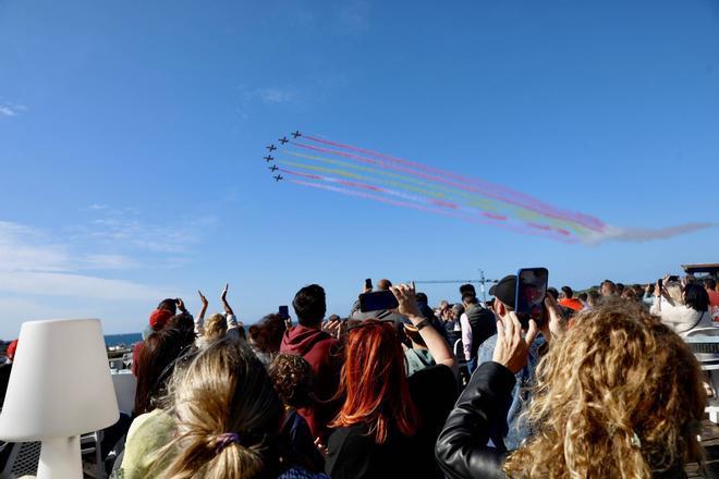 EN IMÁGENES: Así fue la revista naval del Rey Felipe VI y la exhibición aérea en Gijón por el Día de las Fuerzas Armadas