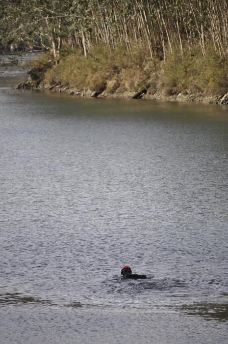 Búsqueda de pruebas en el embalse de Arbón por la muerte de Paz Fernández.