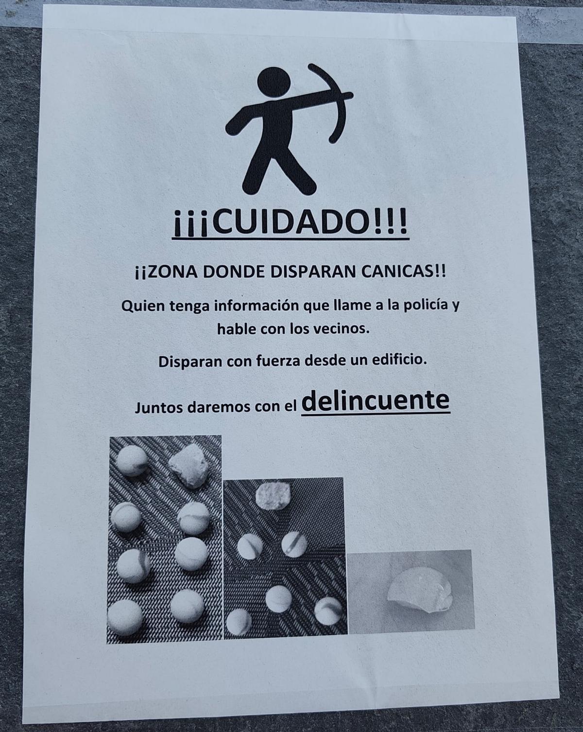 Un dels cartells que va aparèixer enganxat, abans que el retiressin