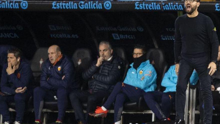 Bordalás dando instrucciones desde la banda. | LALIGA