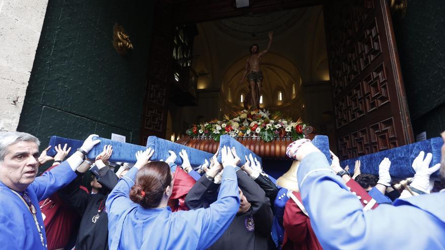 Así ha sido el traslado de la Virgen de la Alegría al Convento de las Monjas de la Sangre y la Santa Eucaristía en San Nicolás en Alicante