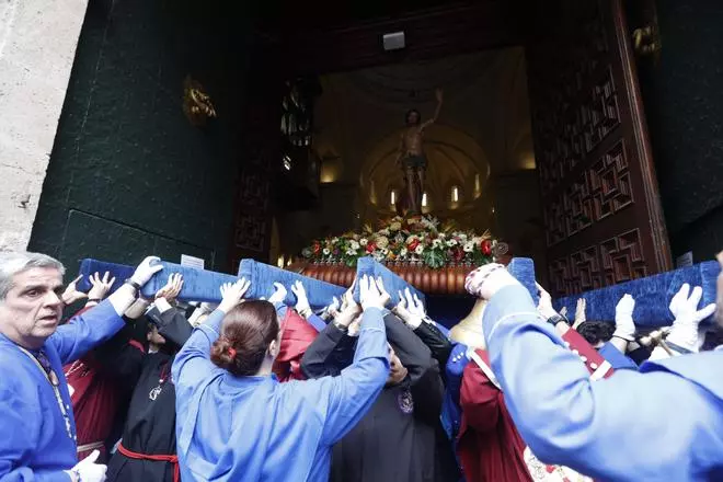 Así ha sido el traslado de la Virgen de la Alegría al Convento de las Monjas de la Sangre y la Santa Eucaristía en San Nicolás en Alicante