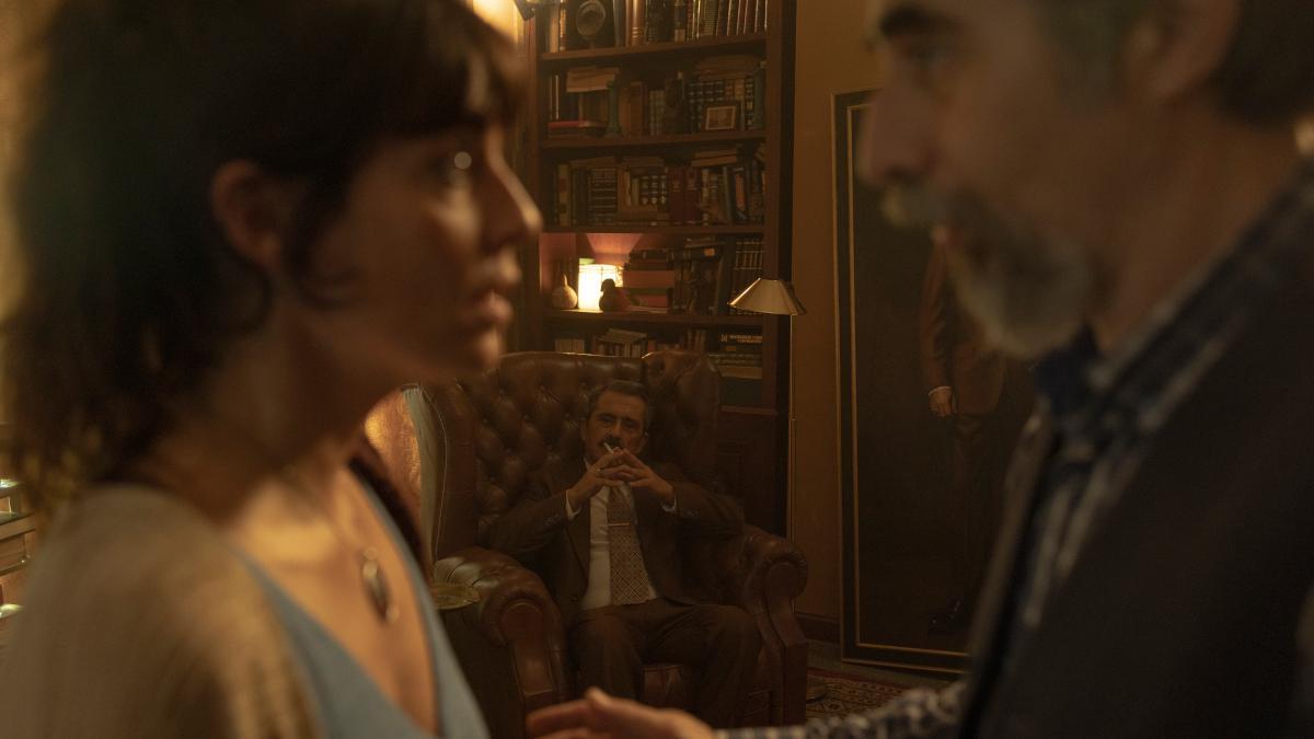 Eva Ugarte, Andreu Buenafuente y Berto Romero, en la serie 'El otro mundo'