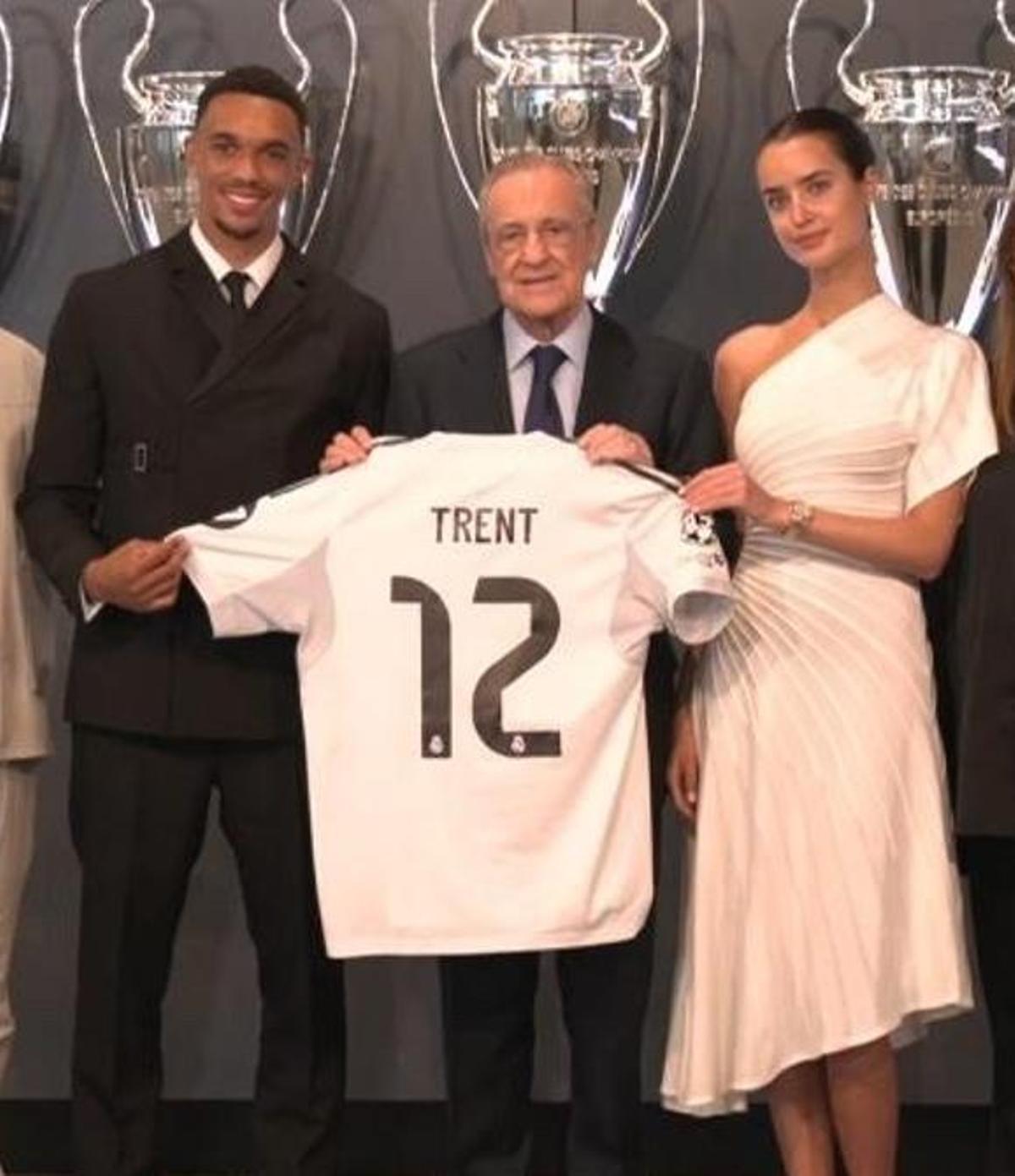 Trent Alexander Arnold y su novia en la presentación del futbolista con el Real Madrid