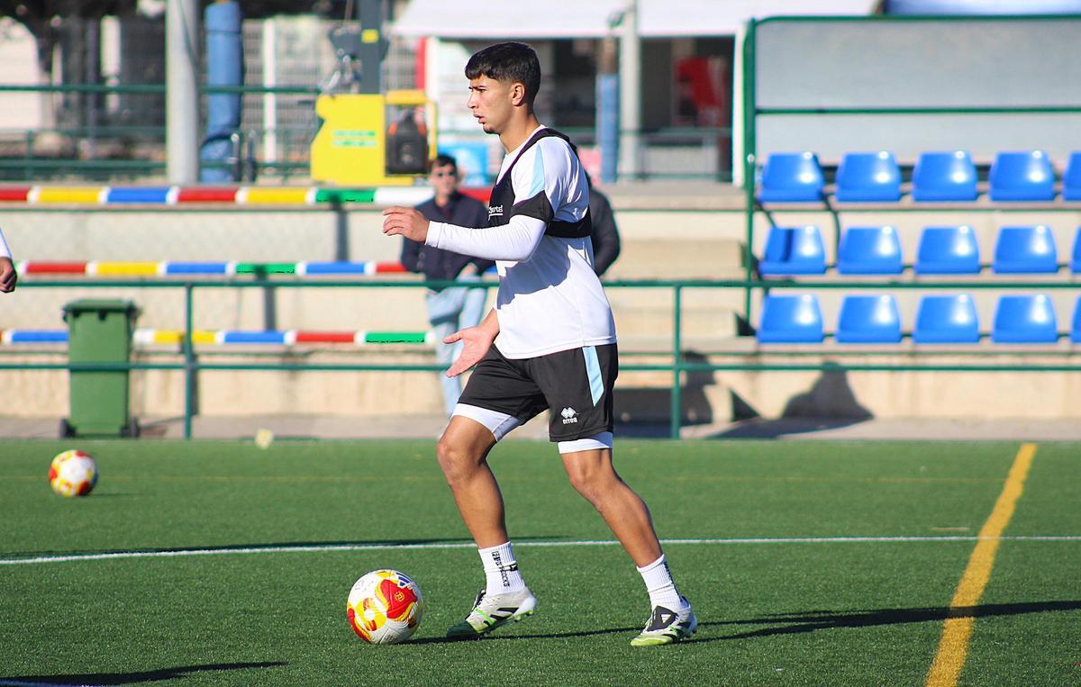 Dennis Almiñana, extremo valenciano del Castellón B que podría ser titular este domingo.