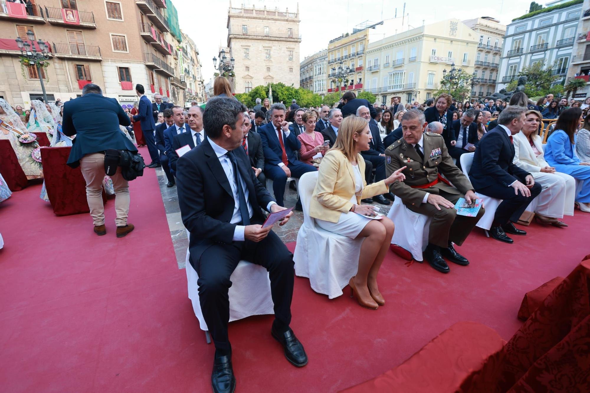 Todas las fotos de la Missa d'Infants en la plaza de la Virgen