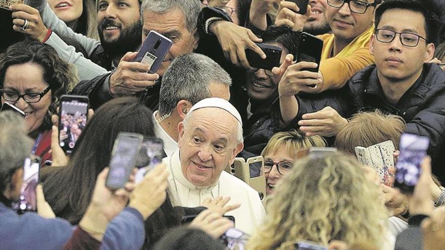 El papa Francisco renuncia a que los casados sean ordenados sacerdotes