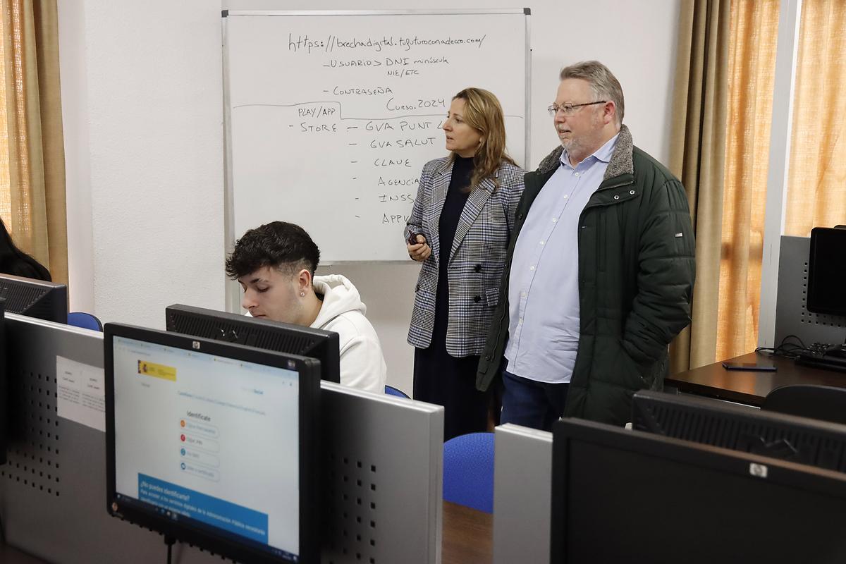 Curso de gestiones por internet desde casa de Puçol.