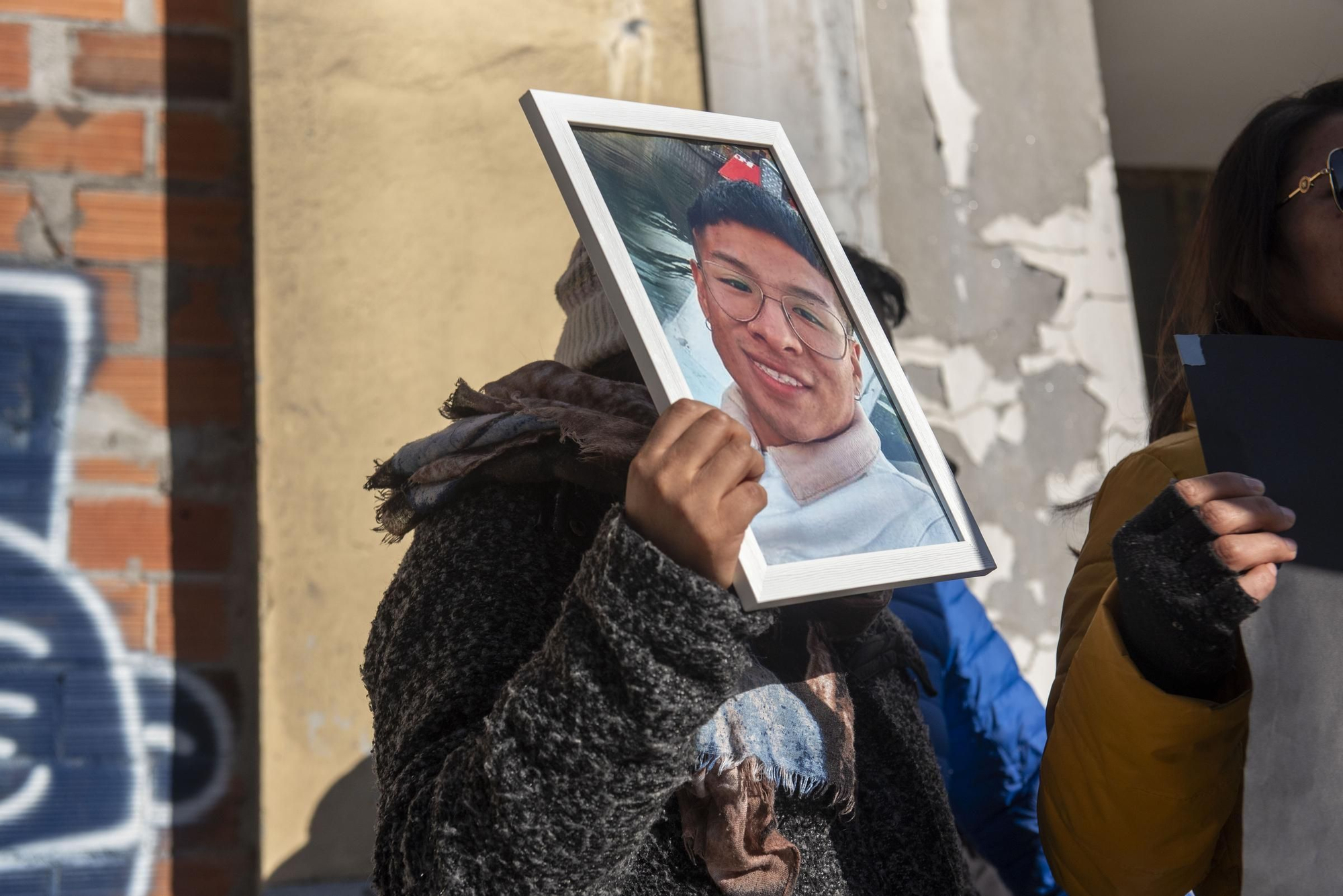 Concentración delante de los juzgados por la muerte de Yoel Quispe