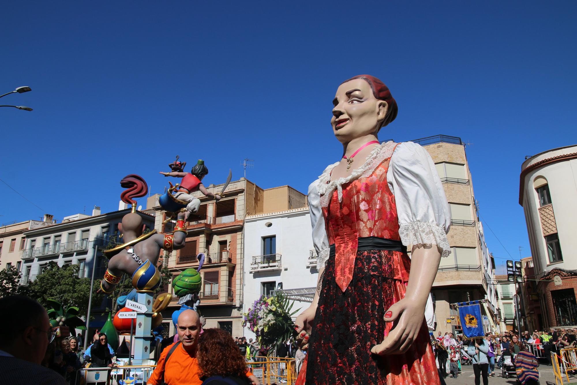 Las mejores imágenes de la 'Ofrena' de las Fallas de Burriana