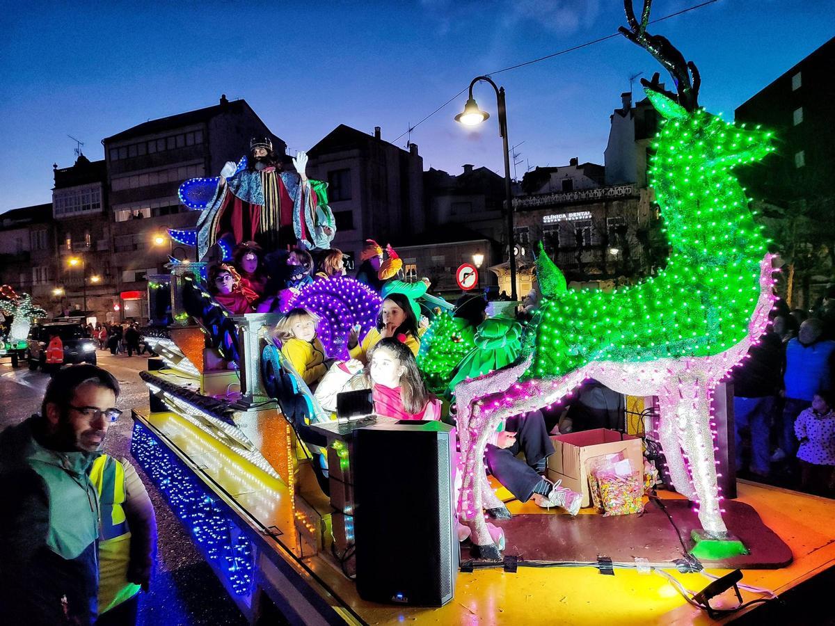 Las fotos de Sus Majestades los Reyes Magos recorriendo Cangas