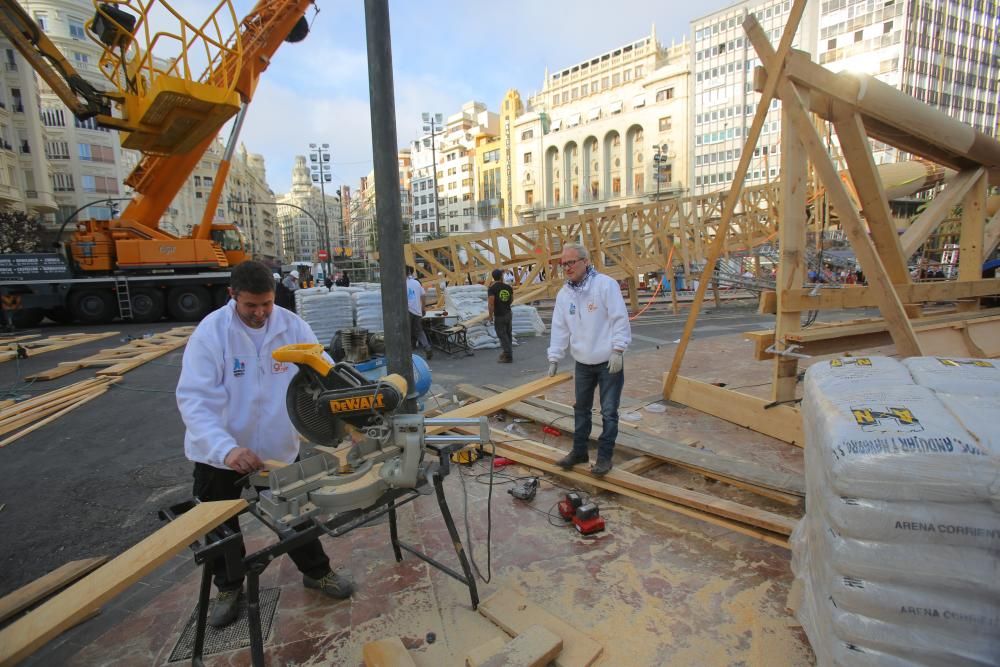 'Plantà' al tombe de la falla municipal