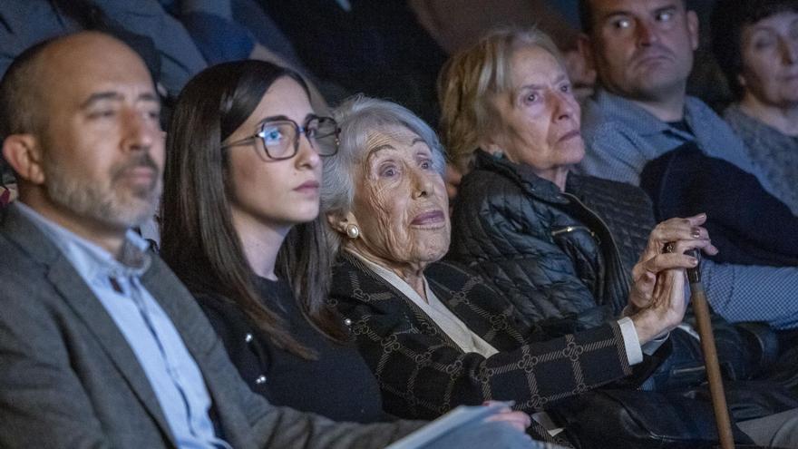 GALERIA | Presentació del llibre de Josep Mestres Cabanes a Manresa