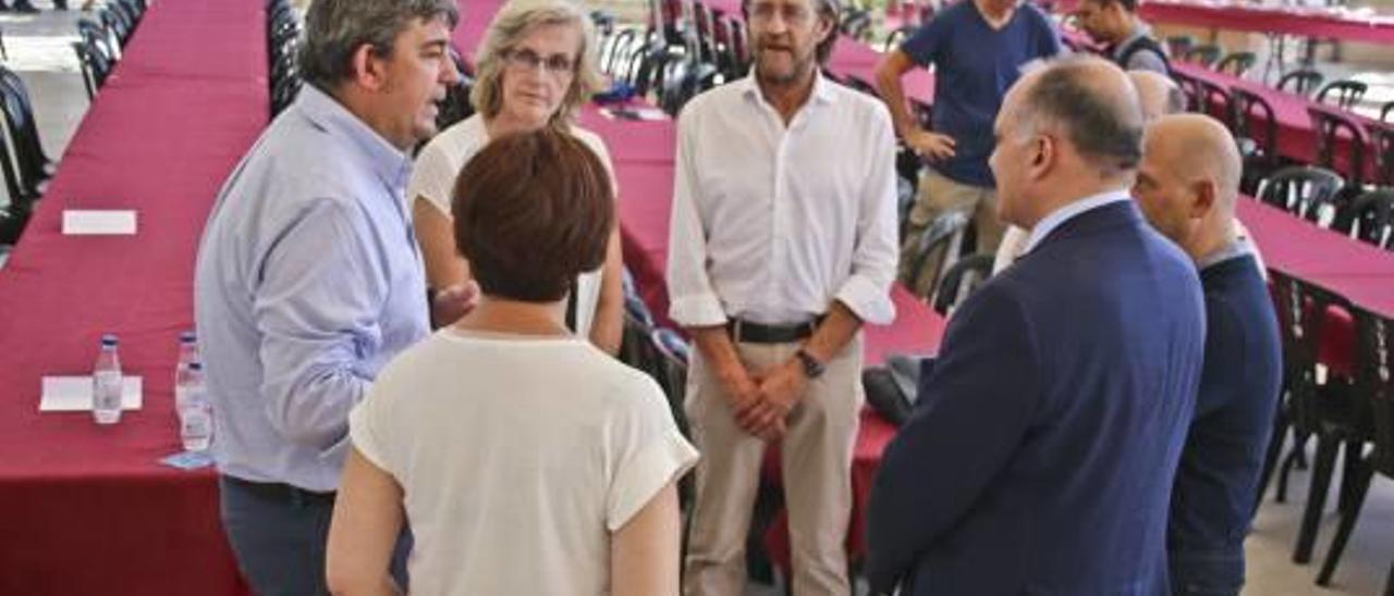 El alcalde José Luis Sáez y el delegado del Consell para la UE Joan Calabuig.