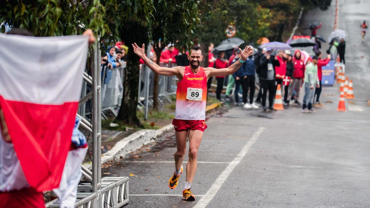 El atleta de Petrer a su entrada en la meta del maratón de los Juegos Sordolímpicos