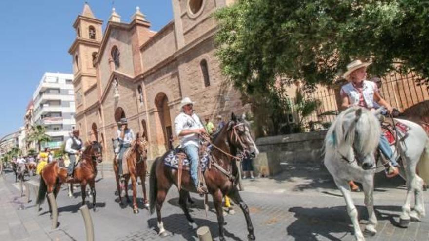 Imagen de la fachada de La Inmaculada durante la celebración de la feria de sevillanas, a principios de mayo