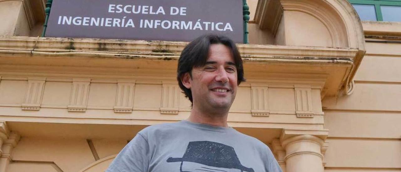 El profesor Daniel Fernández Lanvin, coordinador del programa.