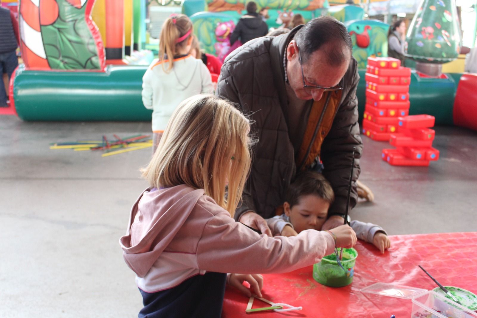 Así fue la inauguración del Salón de Navidad de Villaviciosa, la gran cita de ocio infantil de estas fechas