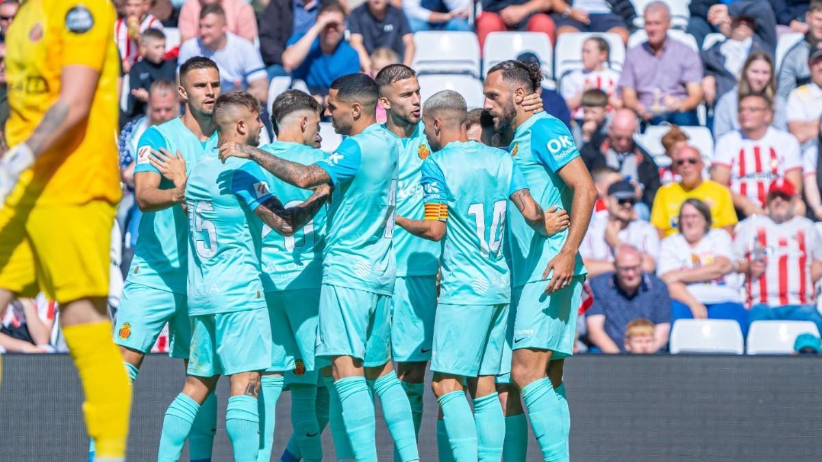 Los jugadores del Mallorca celebran el gol de Muriqi