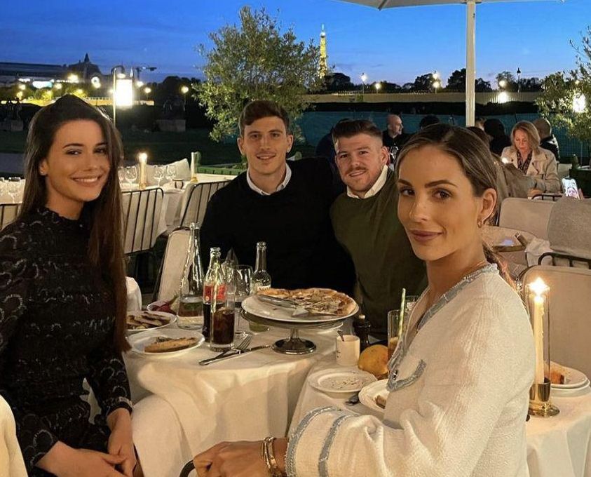 Alberto Moreno y Pau Torres disfrutan en París de sus vacaciones