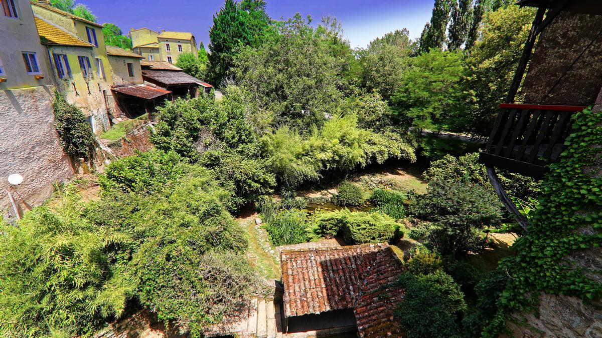 El curioso pueblo de Francia que mide como dos campos de fútbol