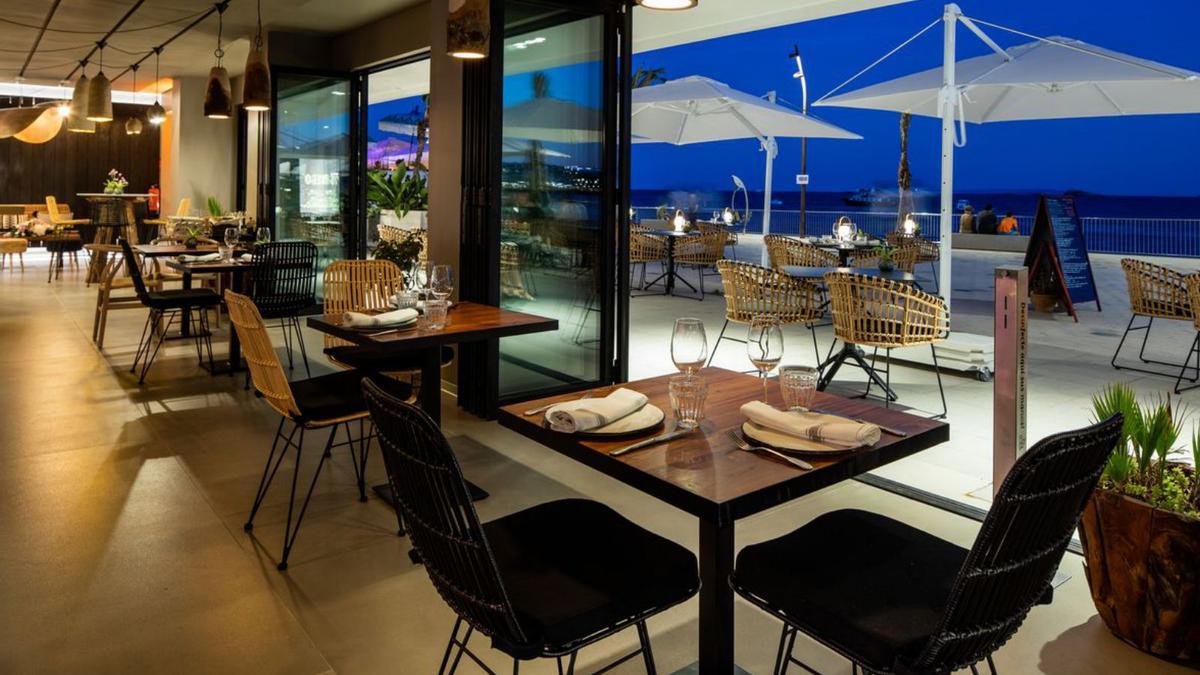 Vistas al mar desde el interior del restaurante. 