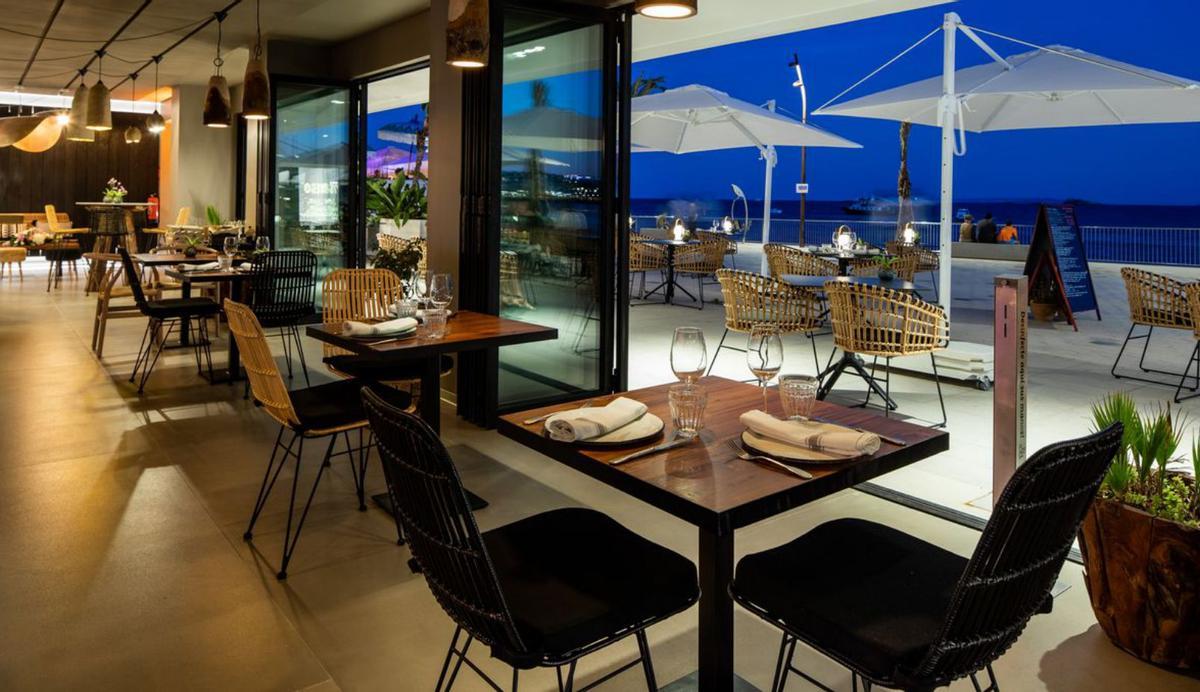 Vistas al mar desde el interior del restaurante. |