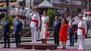 Los Reyes presiden el desfile del Día de las Fuerzas Armadas en Granada