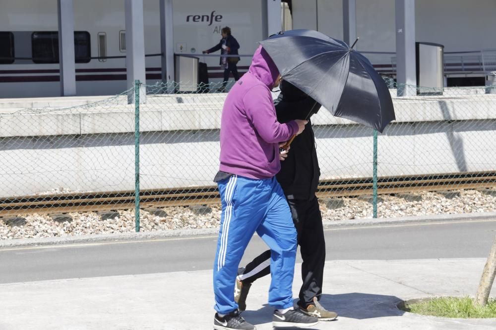 El juez deja en libertad con cargos a los tres nuevos ultras detenidos por la agresión en Cimadevilla