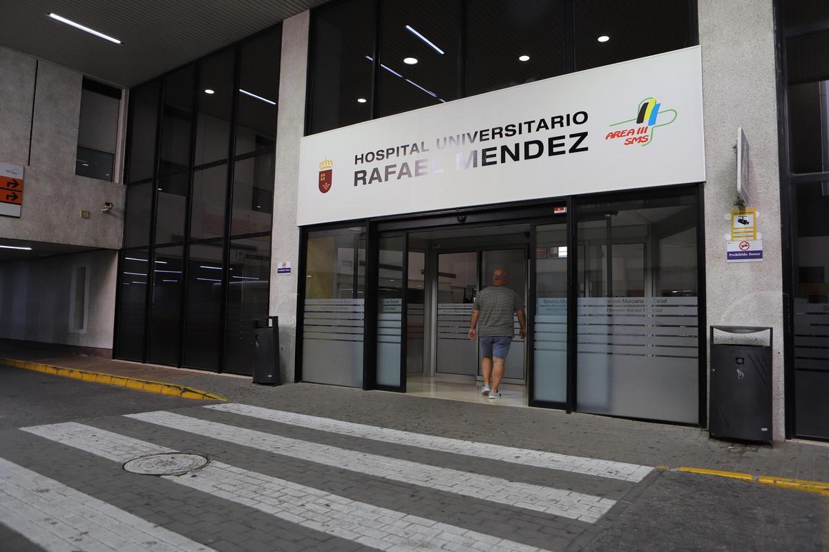 Una de las entradas del hospital Rafael Méndez.