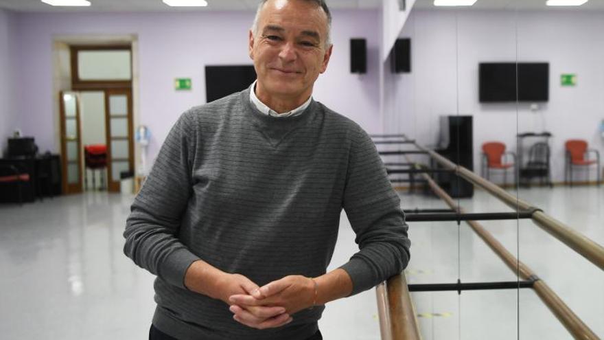 Luciano Gómez, ayer, en el Conservatorio de Danza.   | // CARLOS PARDELLAS