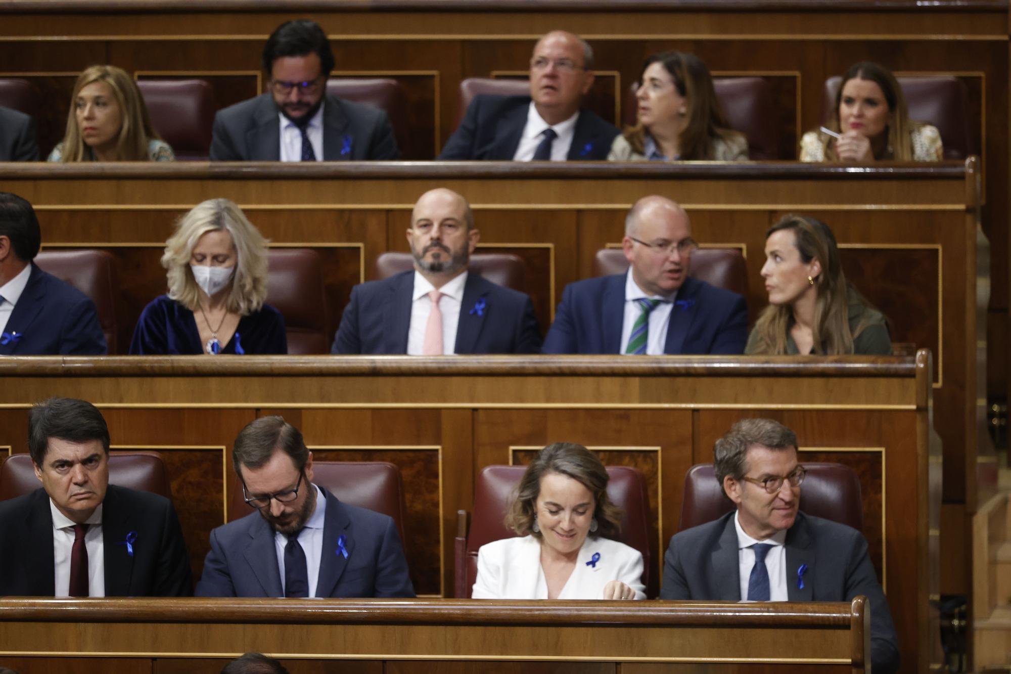 Feijóo con su grupo parlamentario en el debate sobre el estado de la nación.