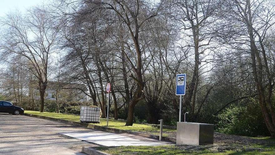 El área para autocaravanas en la parte trasera del pabellón de O Gatañal. // Gonzalo N.