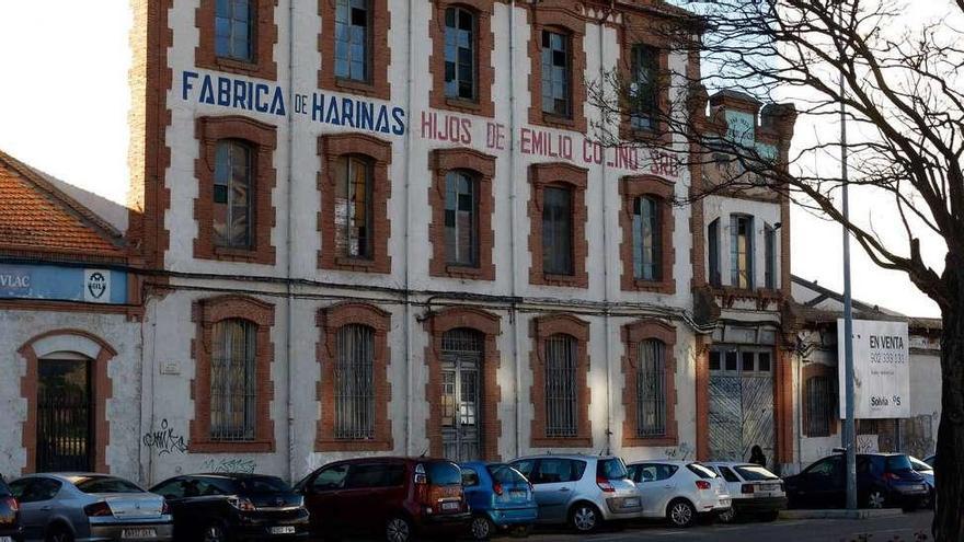 Fábrica de harinas San Isidro, en la avenida de la Feria, cuya protección exige el Foro Ciudadano.