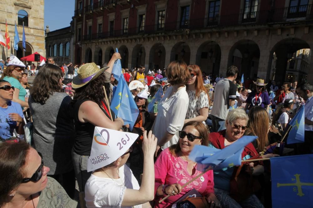 Alberto Garzón en un mitin de Unidos Podemos en la Plaza Mayor de Gijón