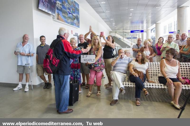 GALERÍA DE FOTOS -- Primer vuelo comercial en el aeropuerto de Castellón