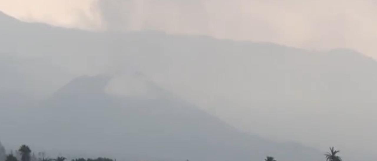 Fuente de lava en el volcán de La Palma.