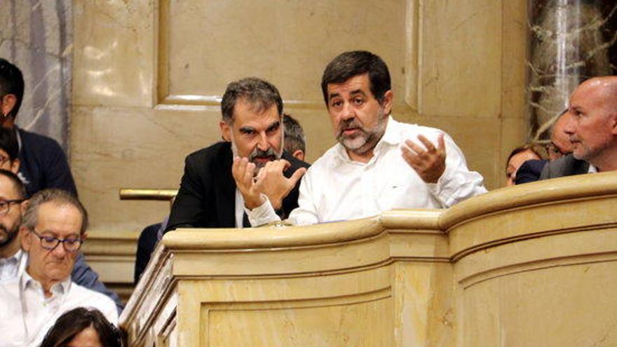 Imatge de Jordi Sánchez, president de l&#039;ANC, i Jordi Cuixart, president l&#039;Omnium, seguint el ple del Parlament del 6 de setembre de 2017