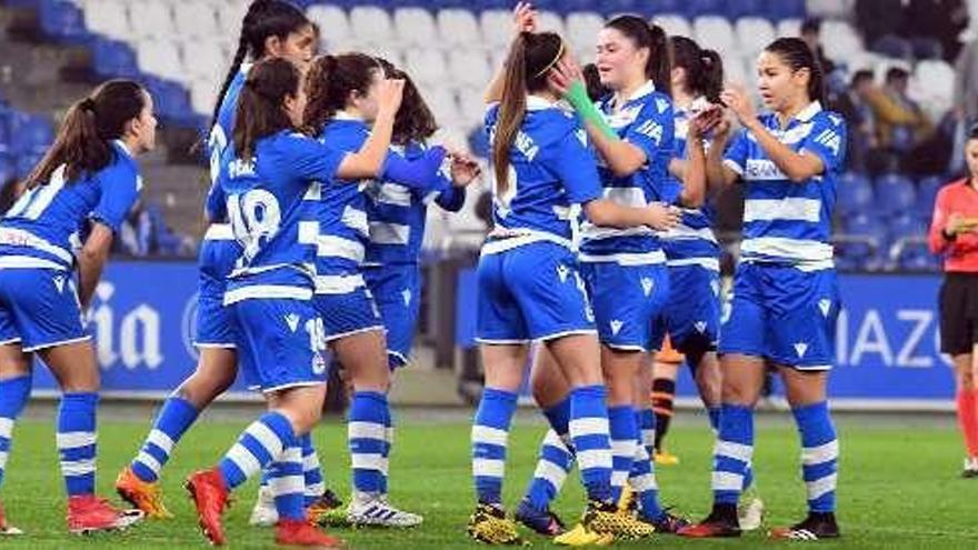 Las jugadoras deportivistas celebran un gol en Riazor.