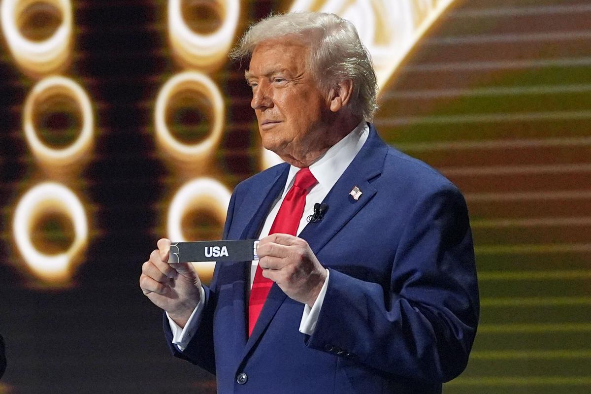 Donald Trump sujeta el nombre de su país en el sorteo del Mundial 2026
