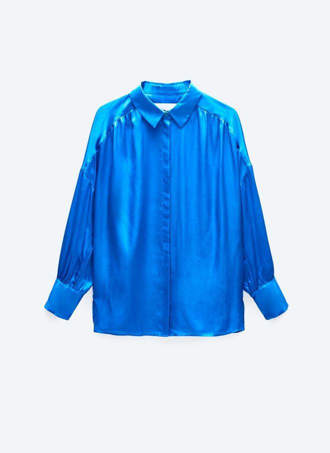 Camisa tipo seda en tono azul eléctrico de Uterqüe