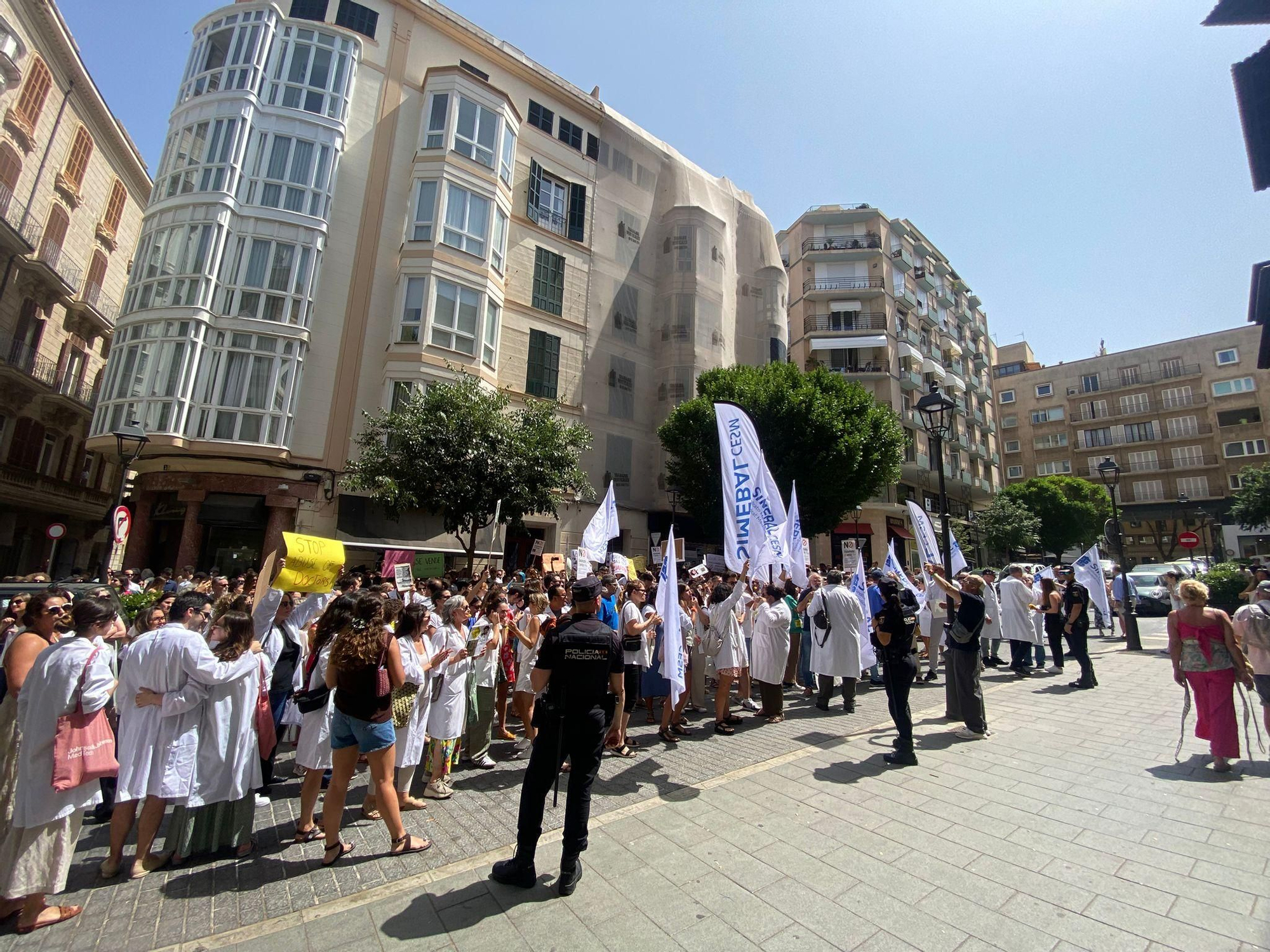 Así ha sido la concentración de médicos en Mallorca